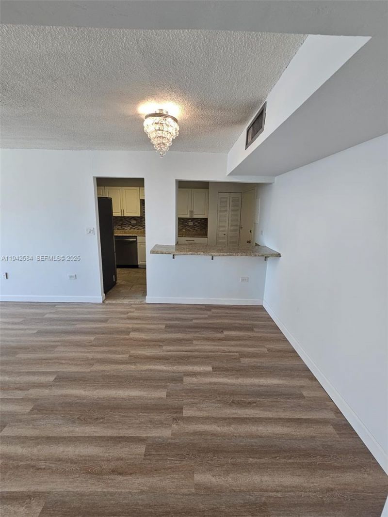 7135 Collins Ave, Unit 1011, Miami Beach, FL 33141 Photo