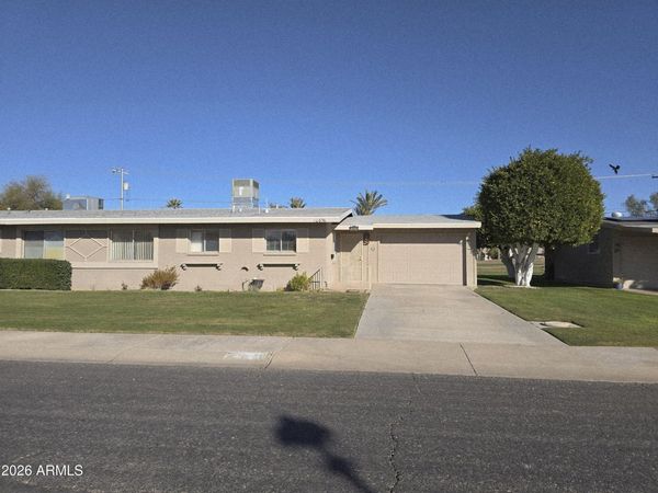 10856 W ABBOTT Avenue, Sun City, AZ 85351