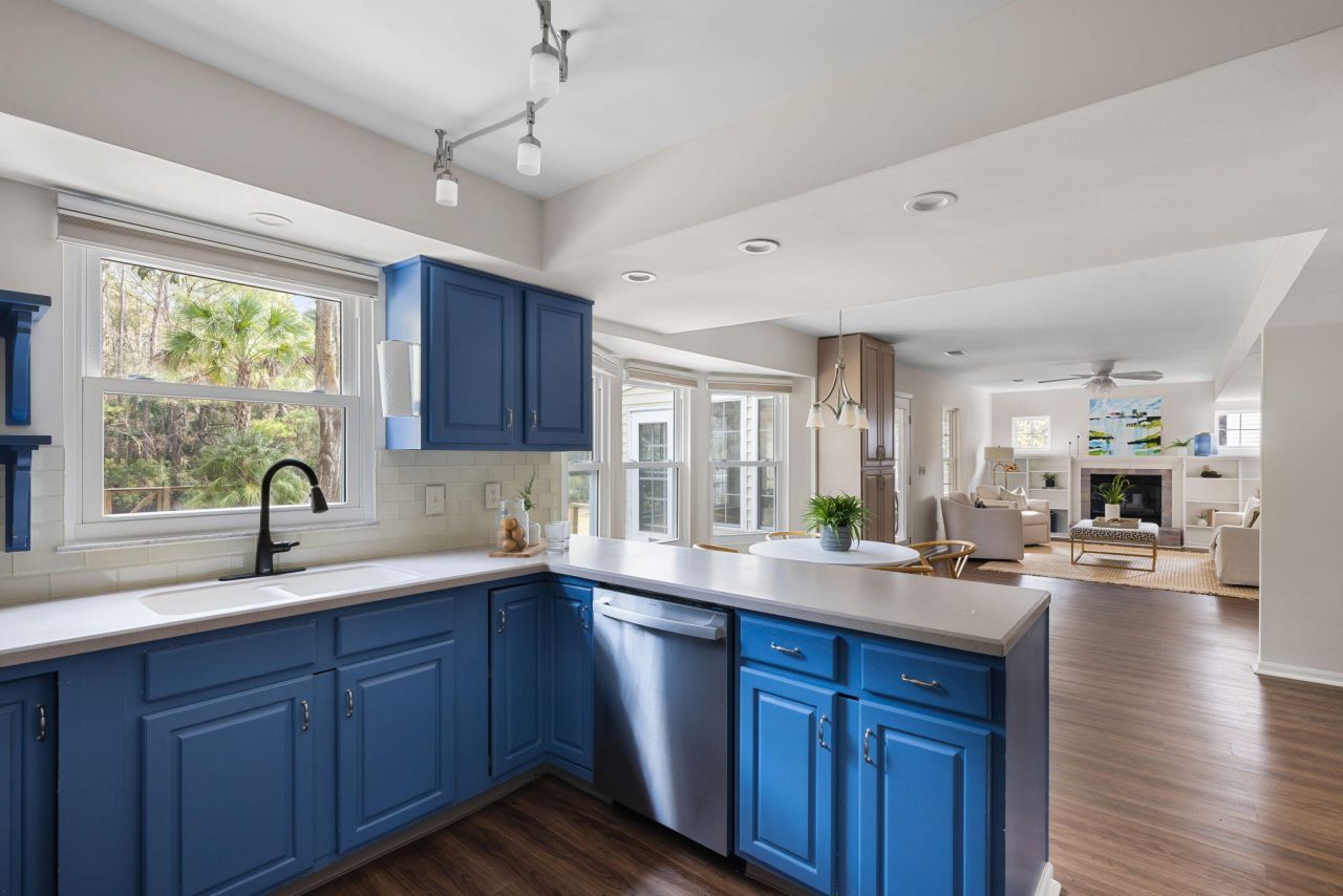 1490 Diamond Boulevard Photo 6