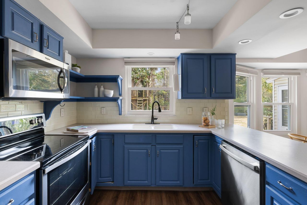 1490 Diamond Boulevard Photo 7