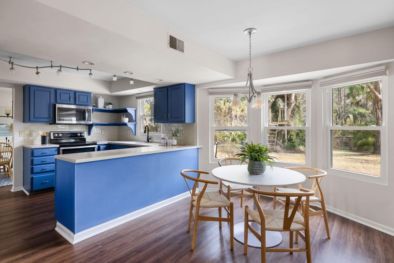 1490 Diamond Boulevard Photo 8