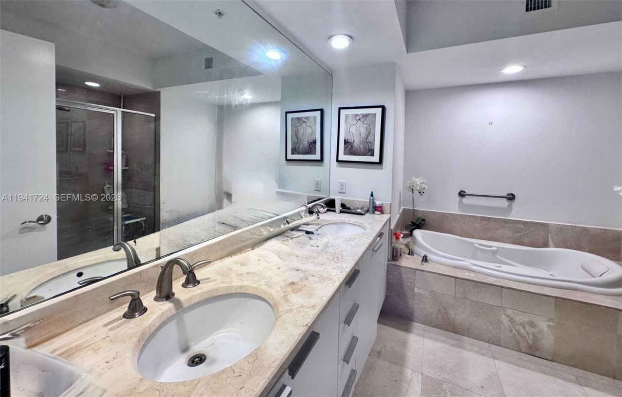 14951 Royal Oaks Ln, Unit 2506, North Miami, FL 33181 Photo