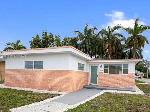 988 NW 10th St, Hallandale Beach, FL 33009