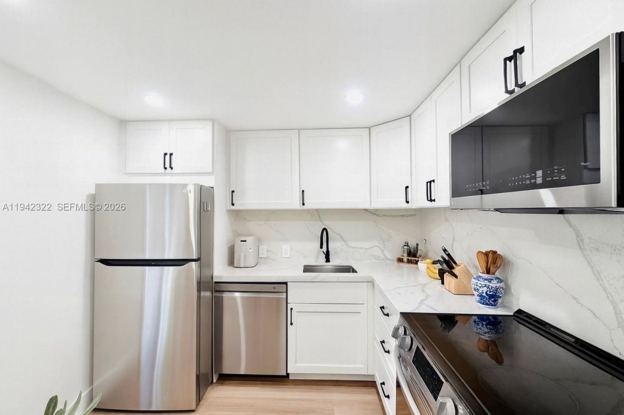 3401 N Country Club Dr, Unit 716, Aventura, FL 33180 Photo