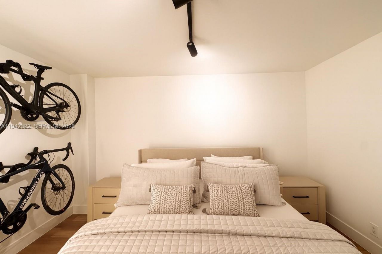 3401 N Country Club Dr, Unit 716, Aventura, FL 33180 Photo