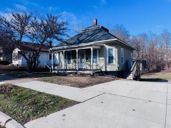 113 E FULLIAM AVE, Muscatine, IA 52761