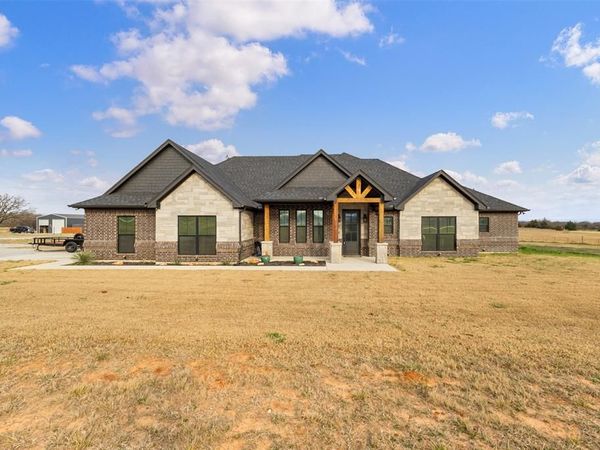 170 Rolling Hills Boulevard, Alvord, TX 76225