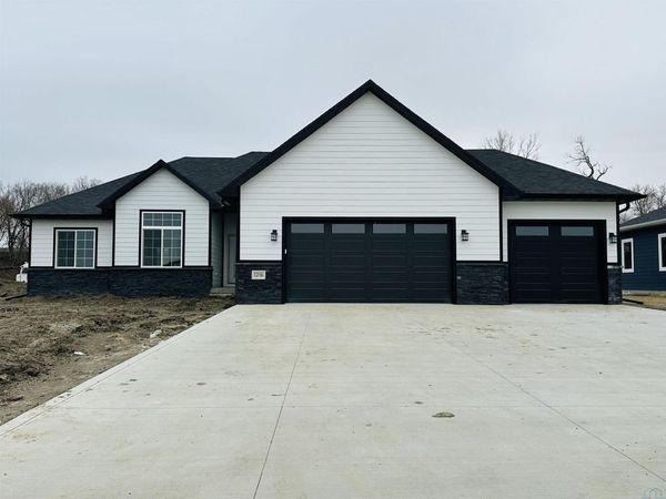 1216 E 19th Street, South Sioux City, NE 68776