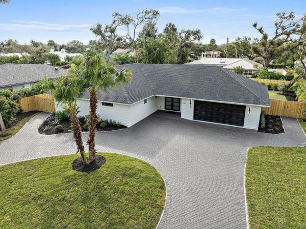 706 Flamevine Lane, Vero Beach, FL 32963