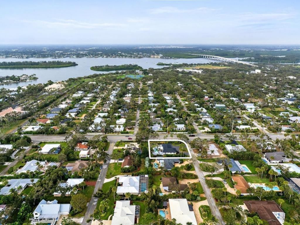 706 Flamevine Lane, Vero Beach, FL 32963 Photo