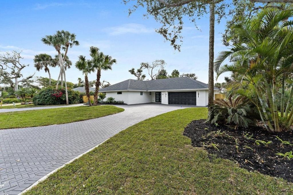 706 Flamevine Lane, Vero Beach, FL 32963 Photo