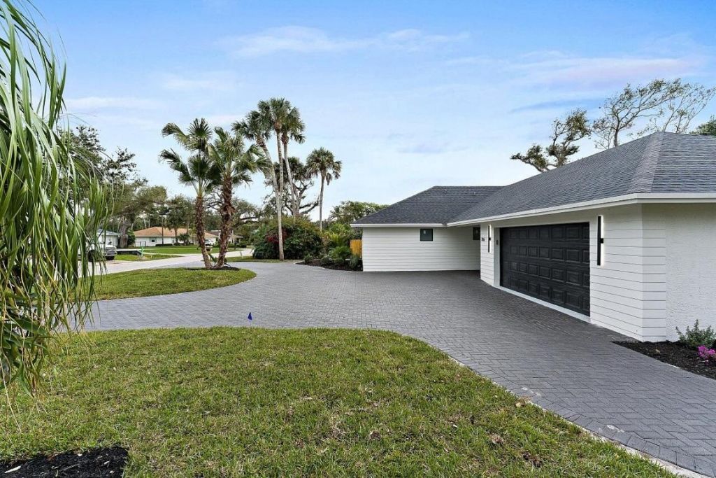 706 Flamevine Lane, Vero Beach, FL 32963 Photo