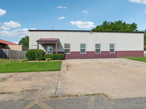 206 SE Railroad Street , Fort Gibson, OK 74434