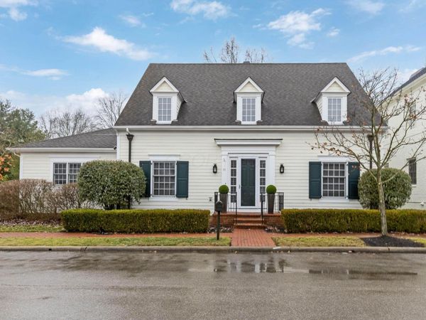 10 Pickett Place, New Albany, OH 43054