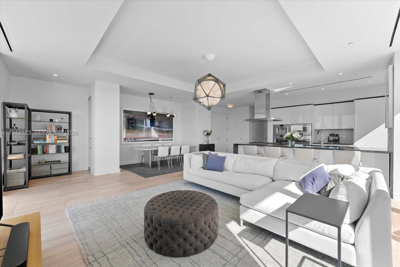 4701 N Meridian Ave, Unit 315, Miami Beach, FL 33140 Photo