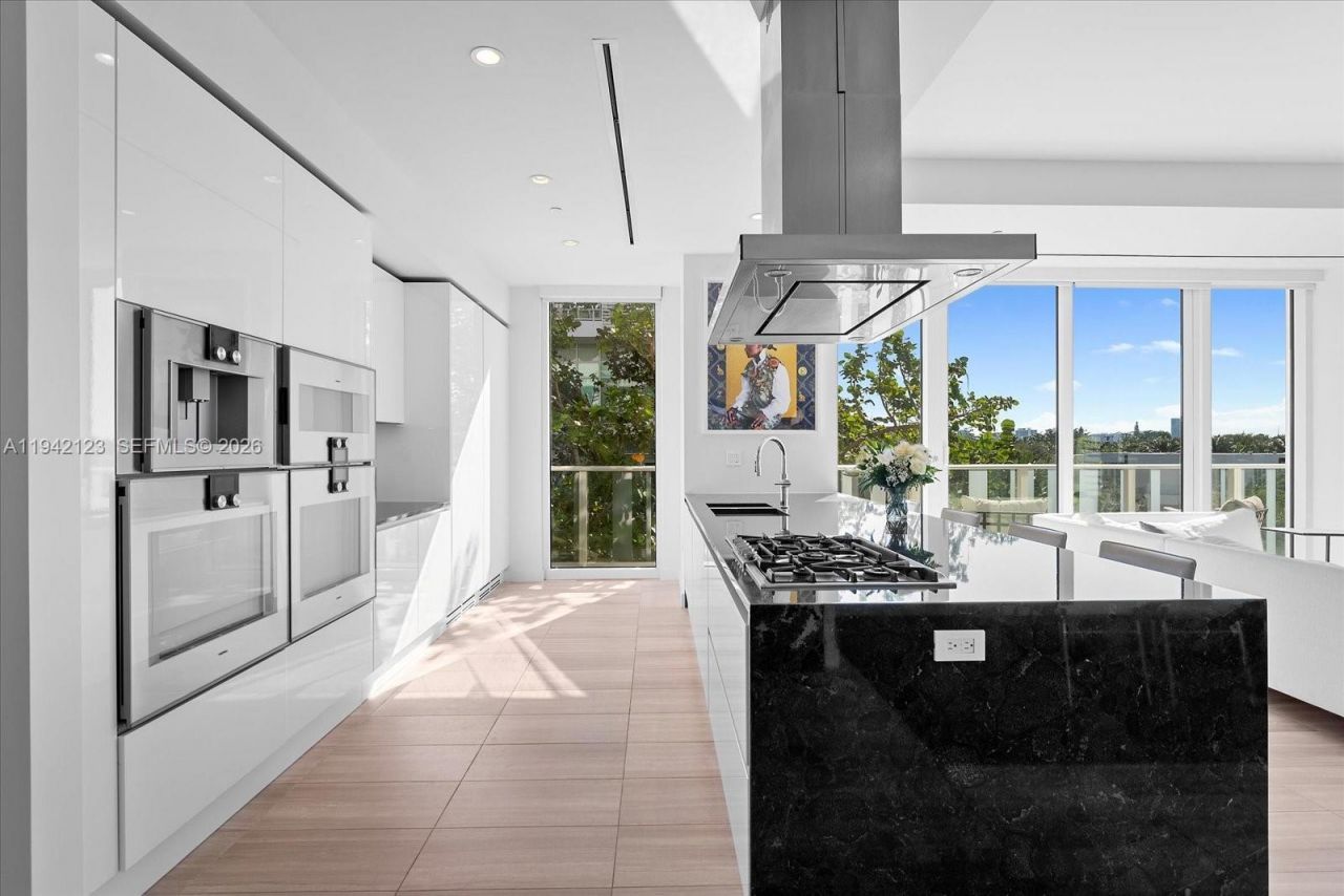 4701 N Meridian Ave, Unit 315, Miami Beach, FL 33140 Photo