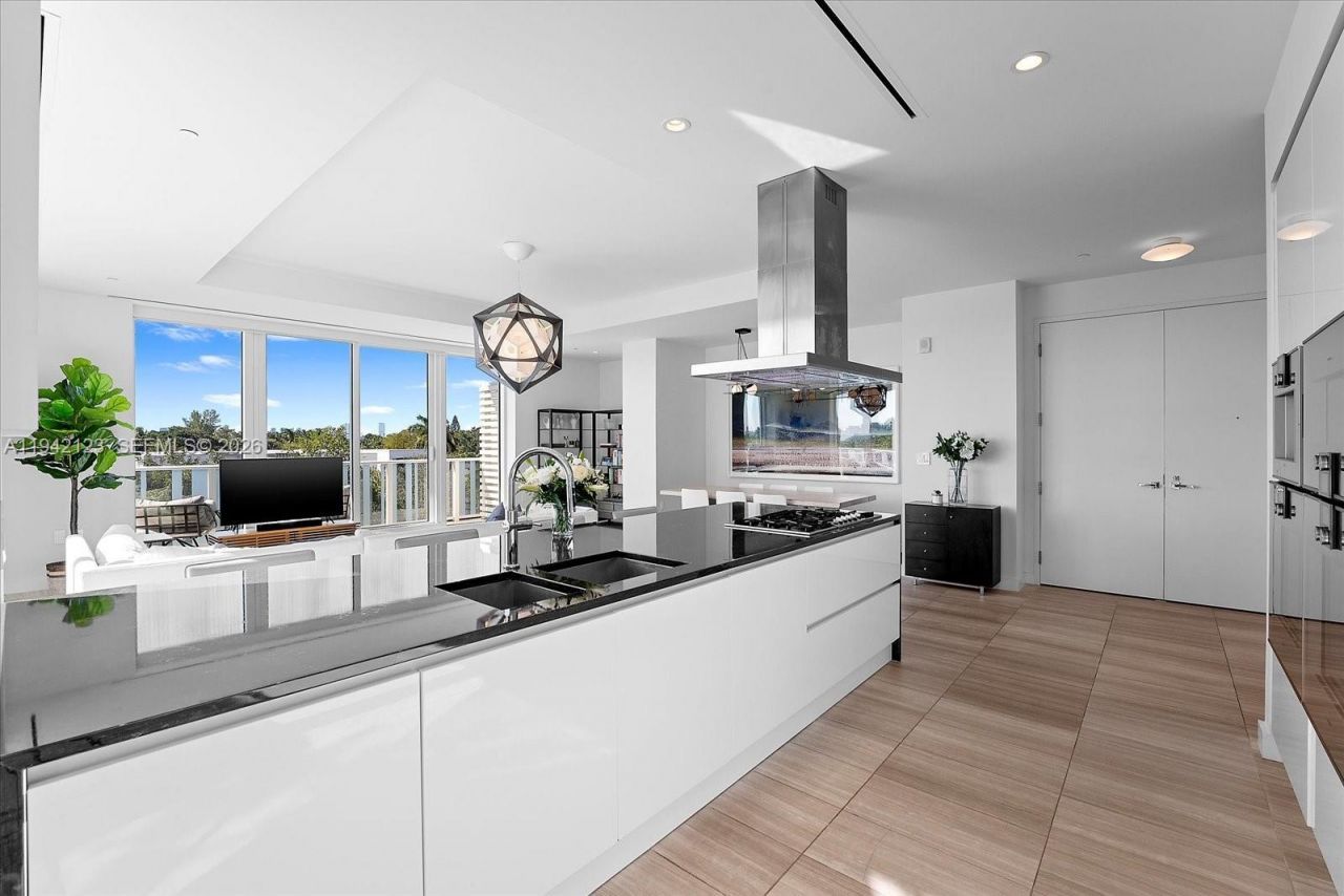 4701 N Meridian Ave, Unit 315, Miami Beach, FL 33140 Photo