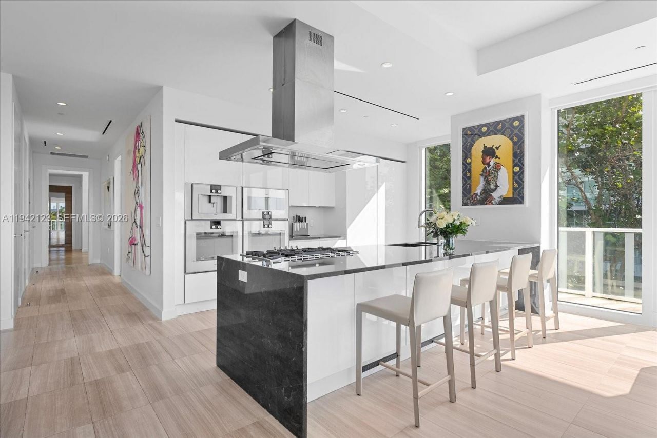 4701 N Meridian Ave, Unit 315, Miami Beach, FL 33140 Photo