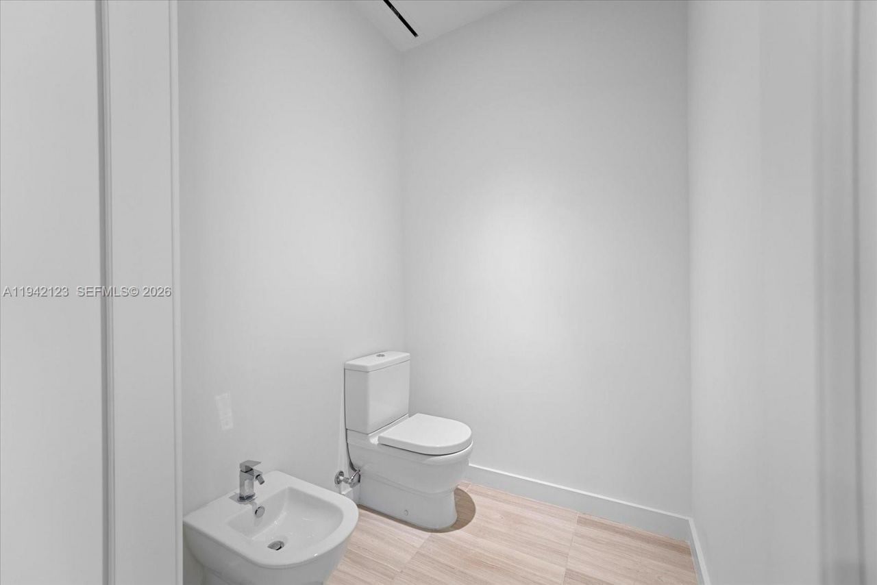 4701 N Meridian Ave, Unit 315, Miami Beach, FL 33140 Photo