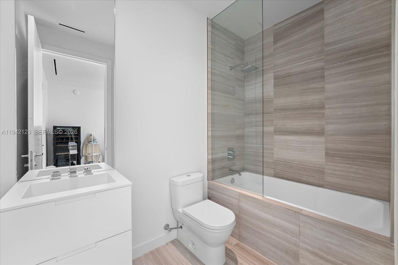 4701 N Meridian Ave, Unit 315, Miami Beach, FL 33140 Photo