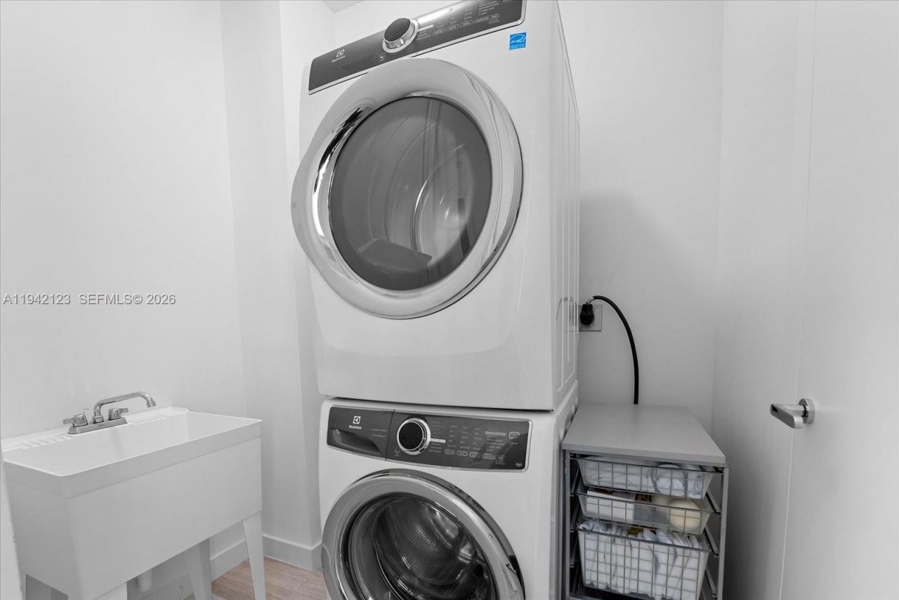 4701 N Meridian Ave, Unit 315, Miami Beach, FL 33140 Photo