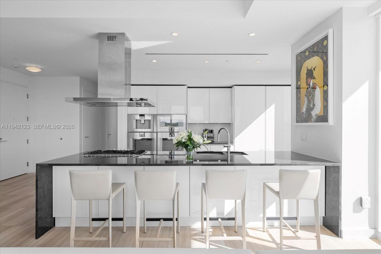 4701 N Meridian Ave, Unit 315, Miami Beach, FL 33140 Photo