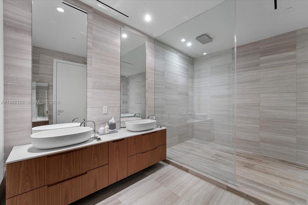 4701 N Meridian Ave, Unit 315, Miami Beach, FL 33140 Photo