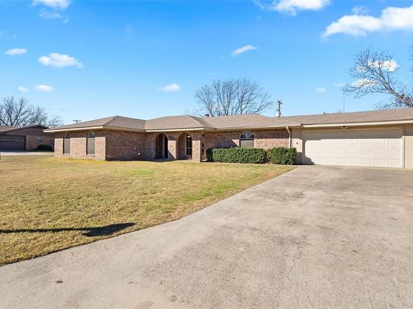 1206 Anetta Street, Bowie, TX 76230