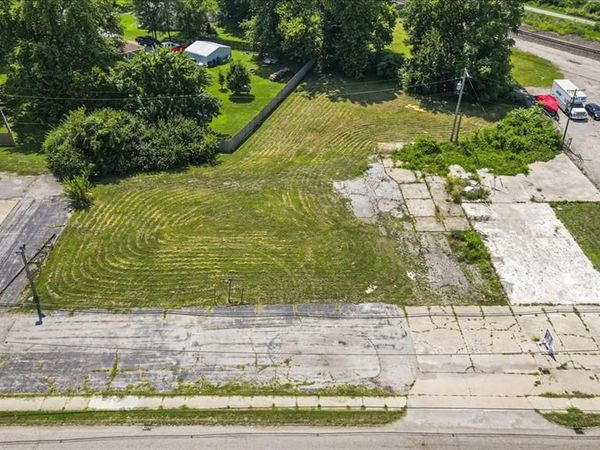 5330 N Belt, Belleville, IL 62226