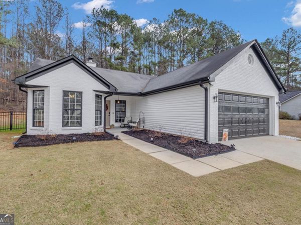 106 Greenfield Lane, Grantville, GA 30220