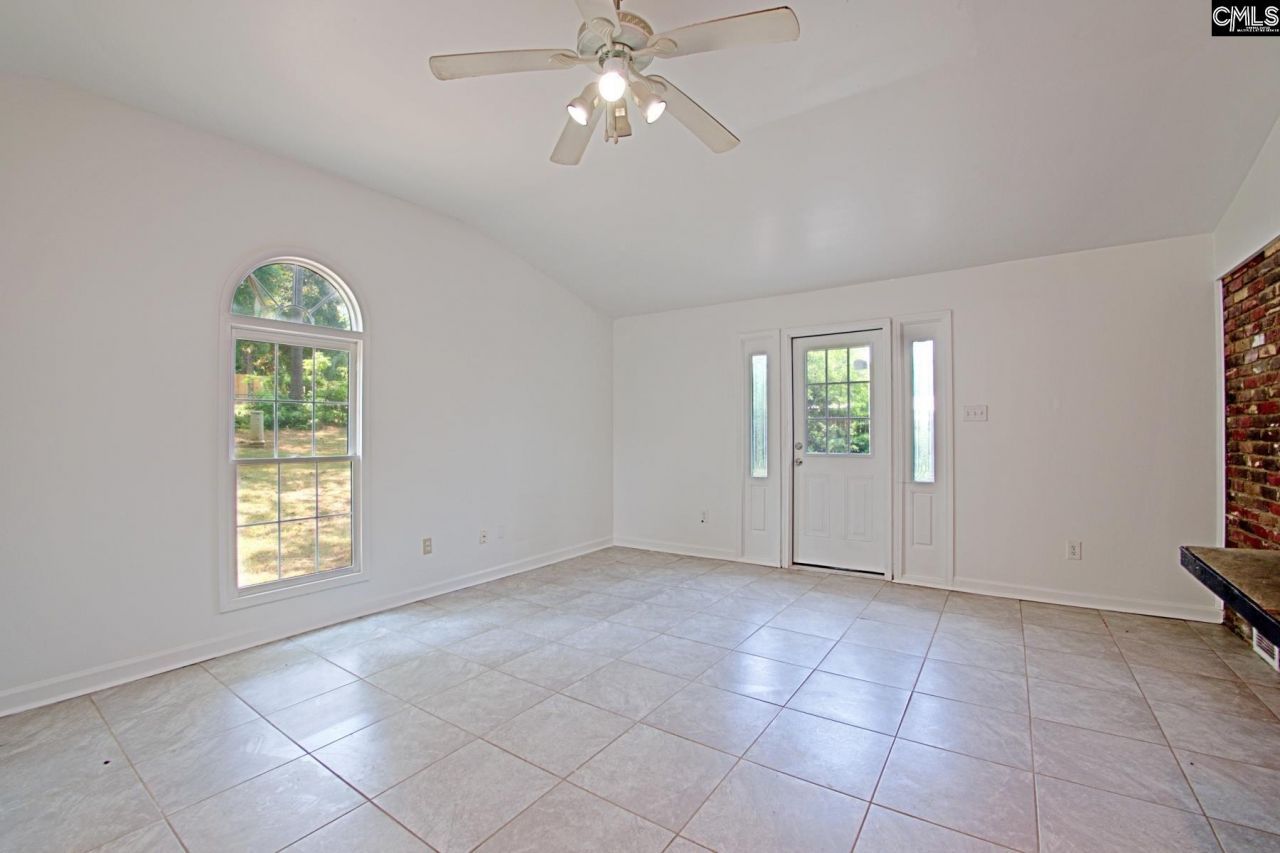 112 Royal Tower Dr  Photo 15