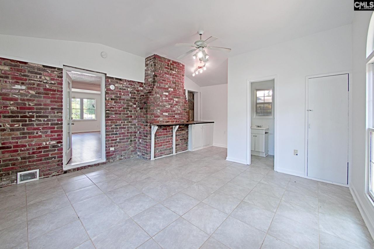 112 Royal Tower Dr  Photo 16