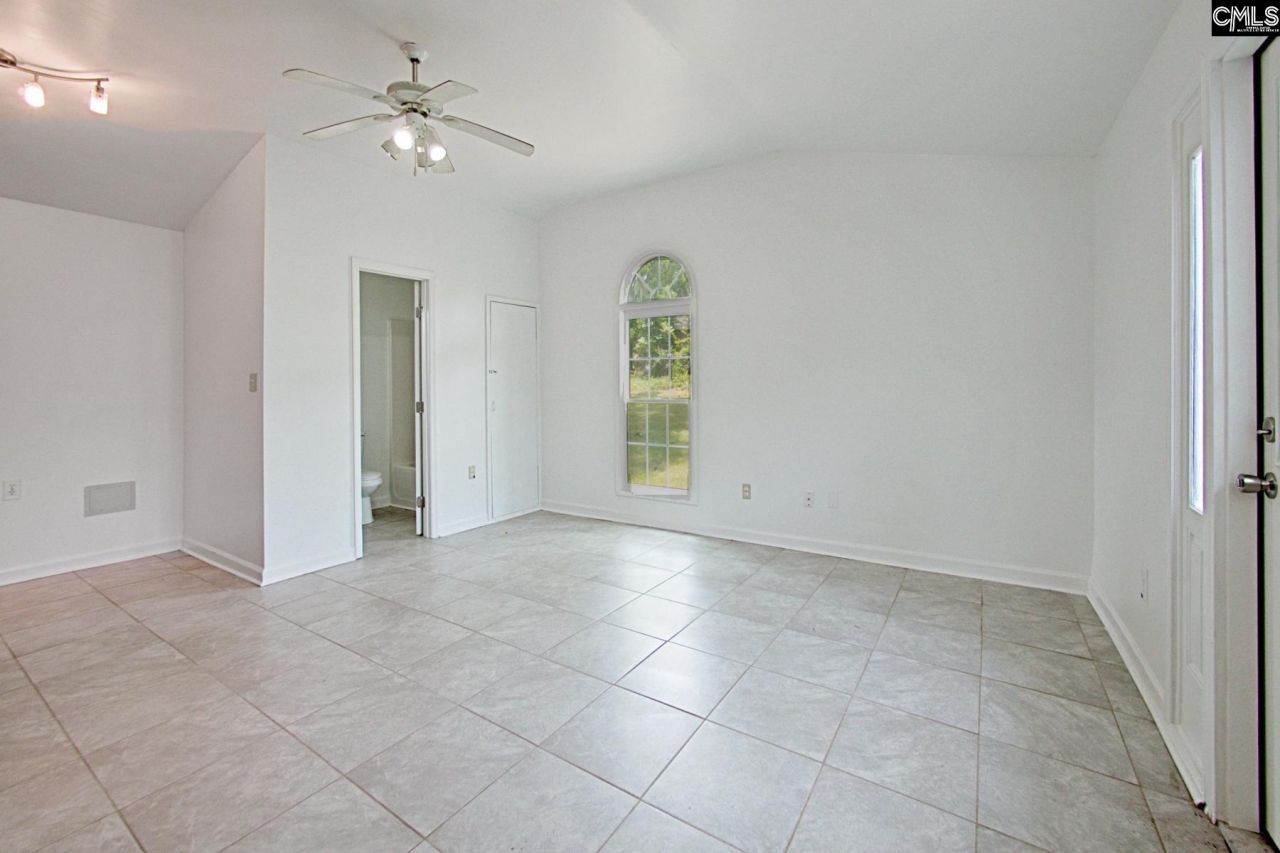 112 Royal Tower Dr  Photo 18