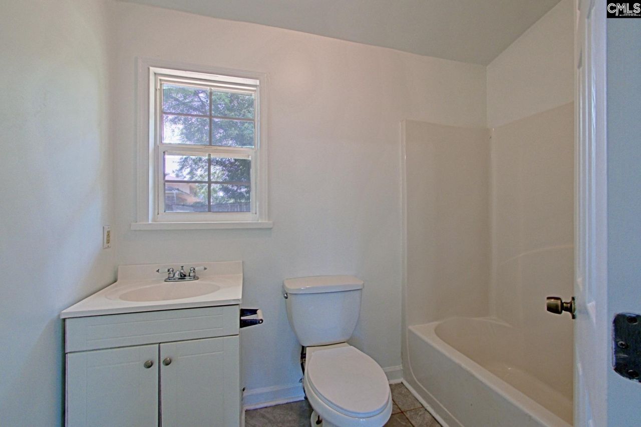 112 Royal Tower Dr  Photo 19