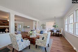 112 Royal Tower Dr  photo 4