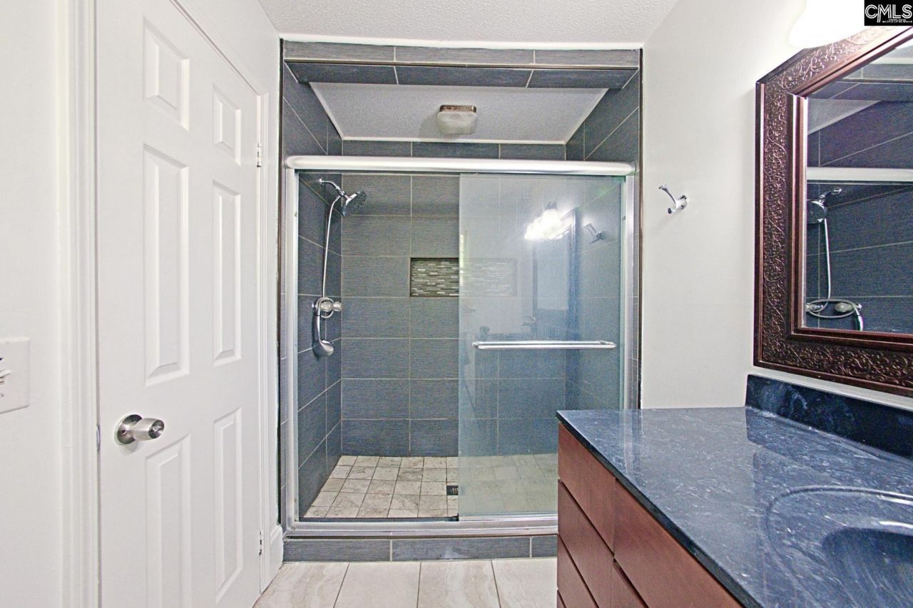 112 Royal Tower Dr  Photo 24