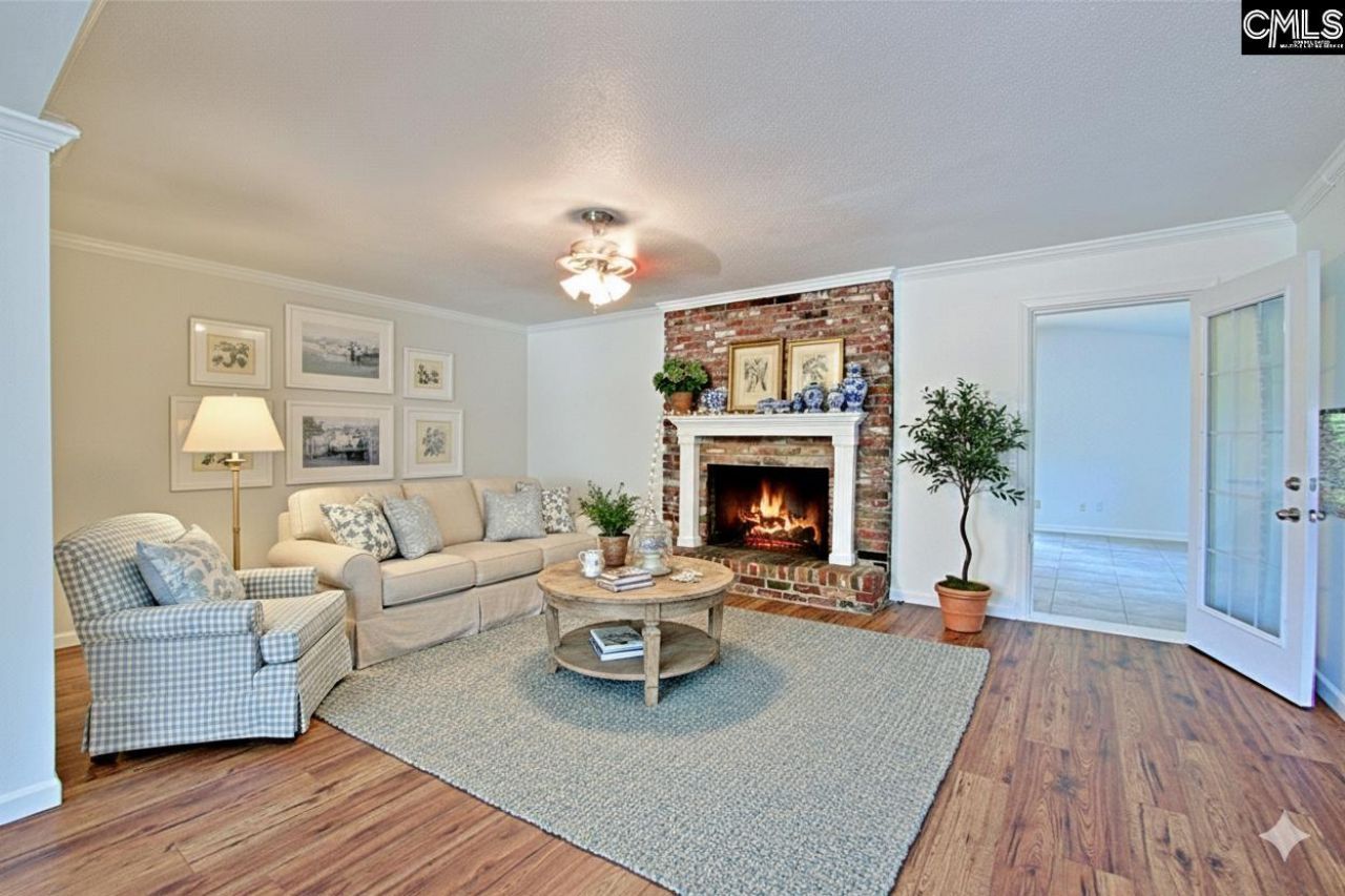 112 Royal Tower Dr  Photo 5