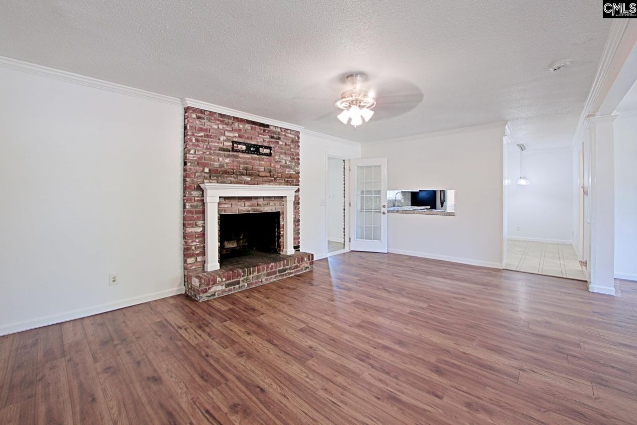 112 Royal Tower Dr  Photo 7