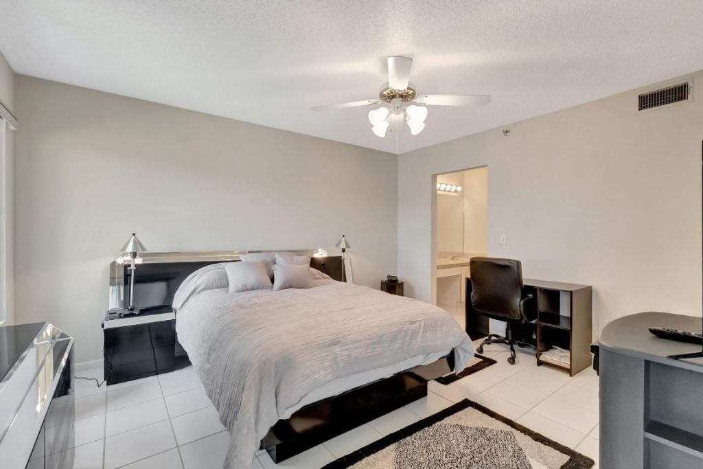 280 NW 67th Street, Unit B207, Boca Raton, FL 33487 Photo