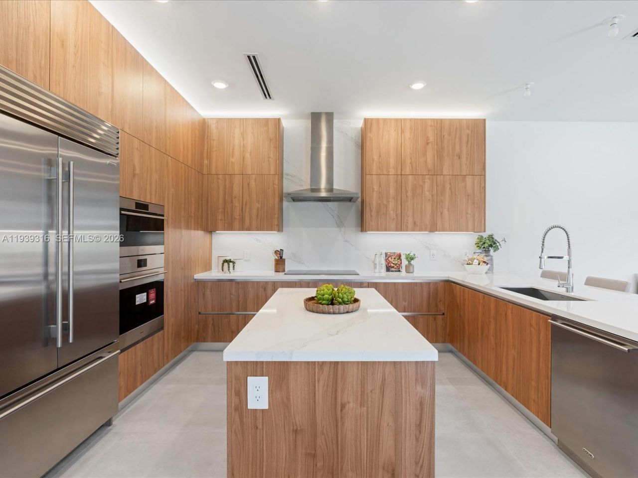 19701 NE 16 Pl, Miami, FL 33179 Photo