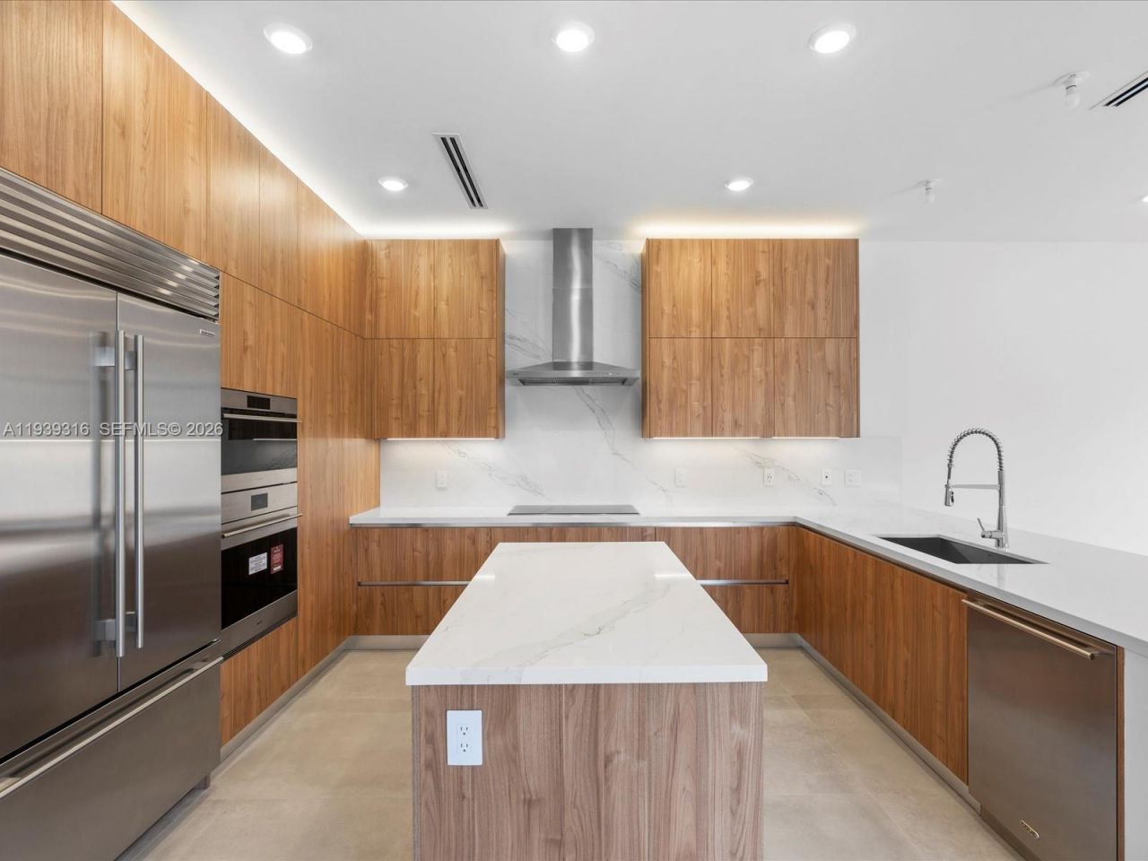 19701 NE 16 Pl, Miami, FL 33179 Photo