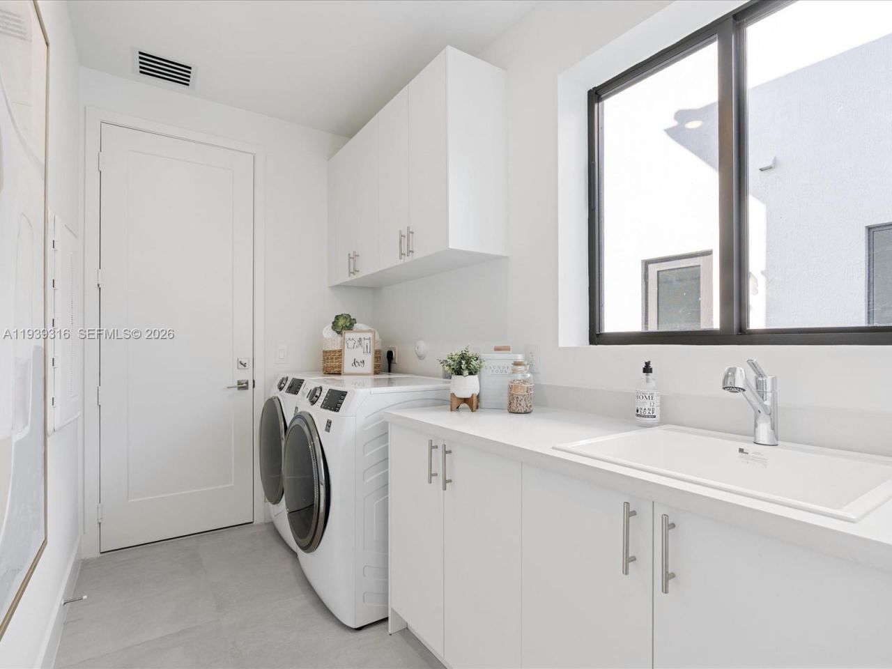 19701 NE 16 Pl, Miami, FL 33179 Photo