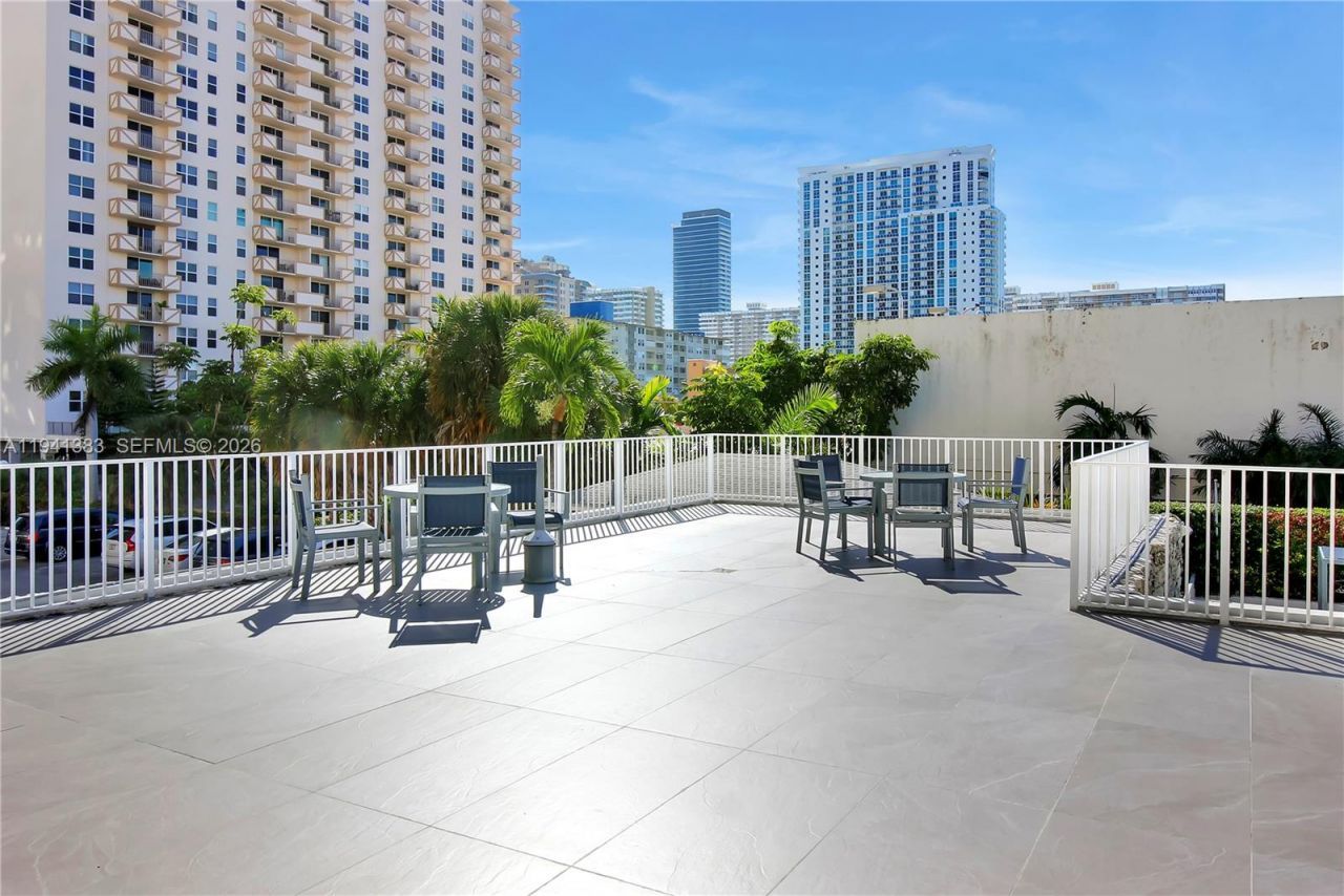 1849 S Ocean Dr, Unit 311, Hallandale Beach, FL 33009 Photo