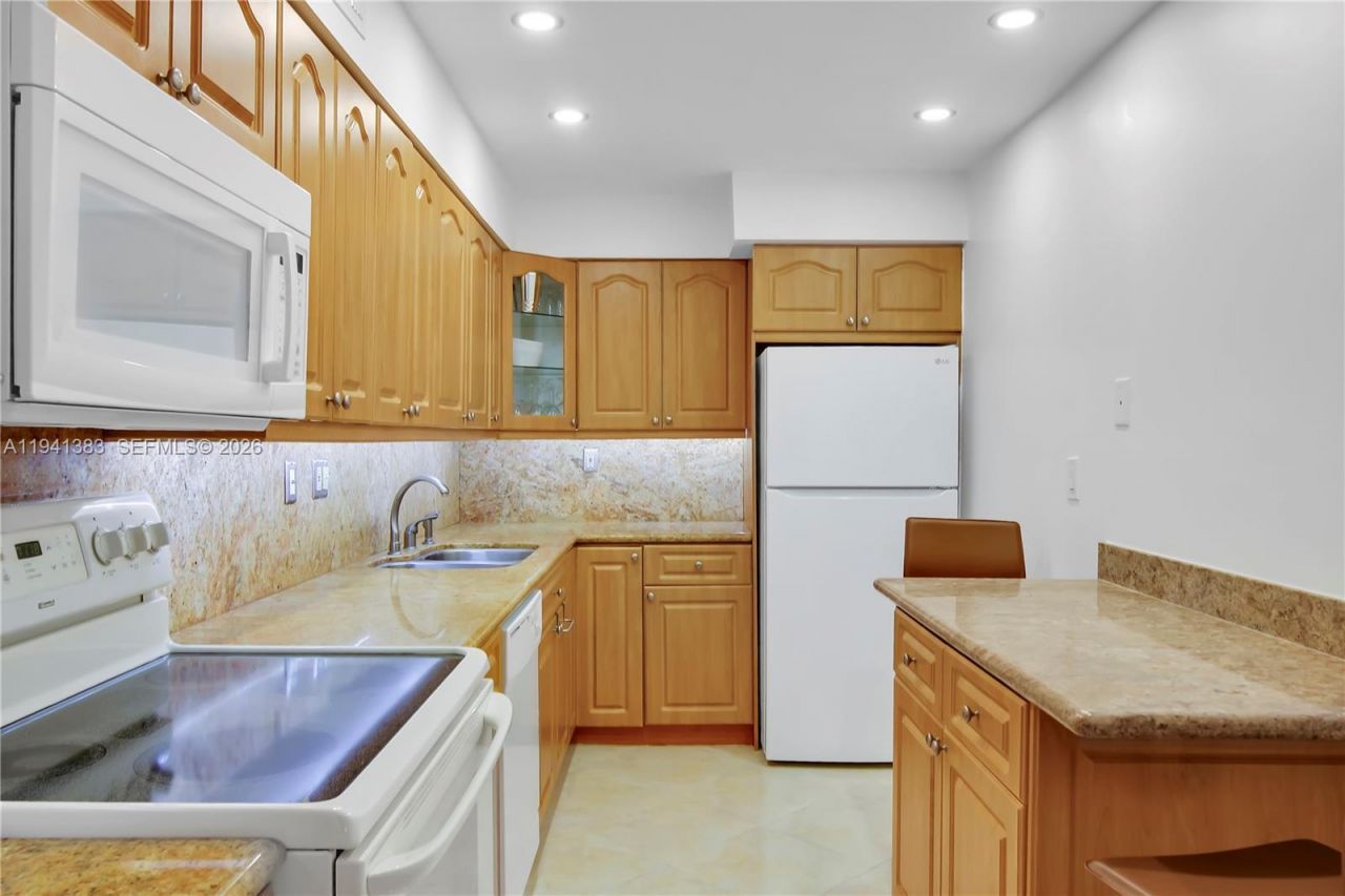 1849 S Ocean Dr, Unit 311, Hallandale Beach, FL 33009 Photo