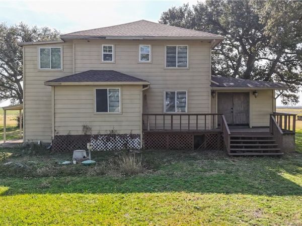 676 County Road 426 , El Campo, TX 77437