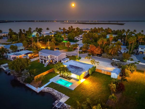 34 Bay Drive, Saddle Bunch, FL 33040