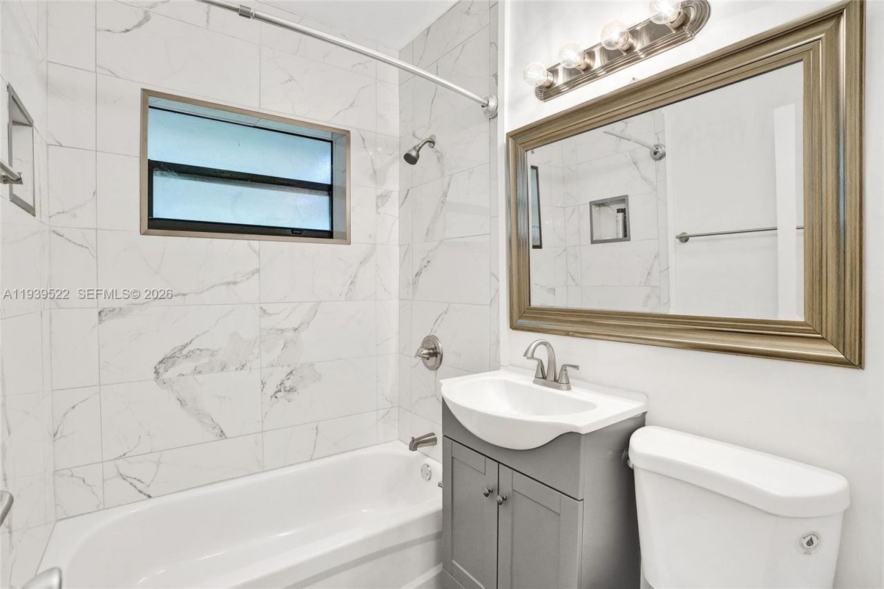 1050 NE 153rd Ter, North Miami Beach, FL 33162 Photo