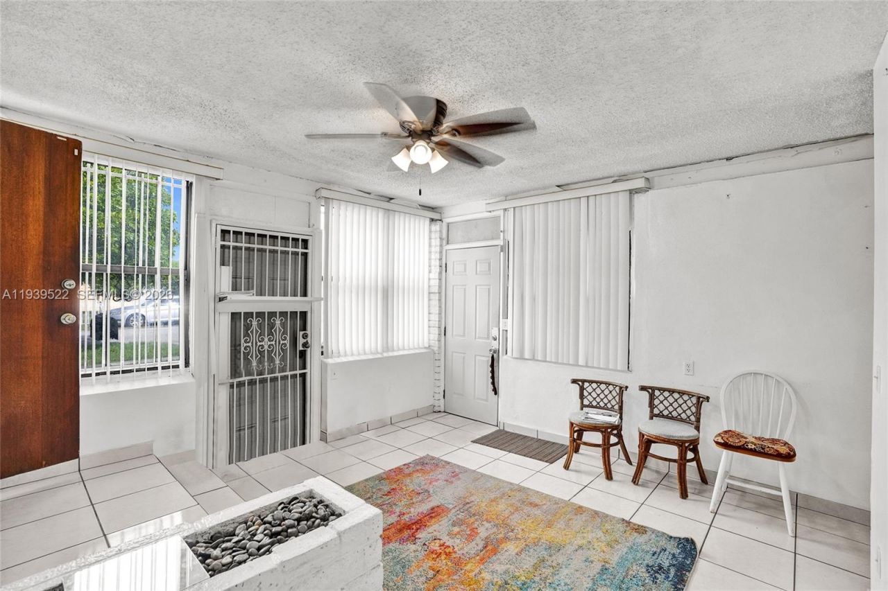 1050 NE 153rd Ter, North Miami Beach, FL 33162 Photo