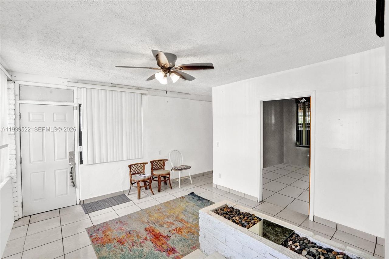 1050 NE 153rd Ter, North Miami Beach, FL 33162 Photo