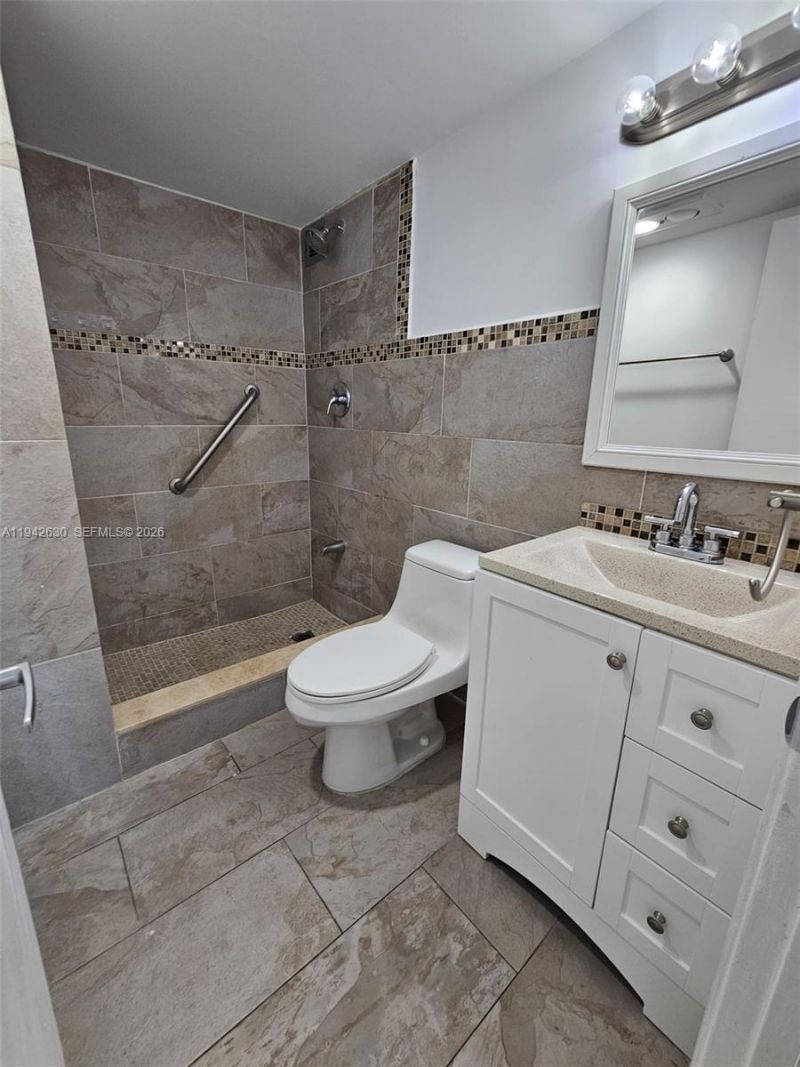 7135 Collins Ave, Unit 1011, Miami Beach, FL 33141 Photo